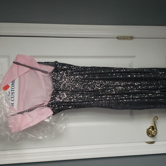 Sexy Sequined Event dress - Picture 4 of 5